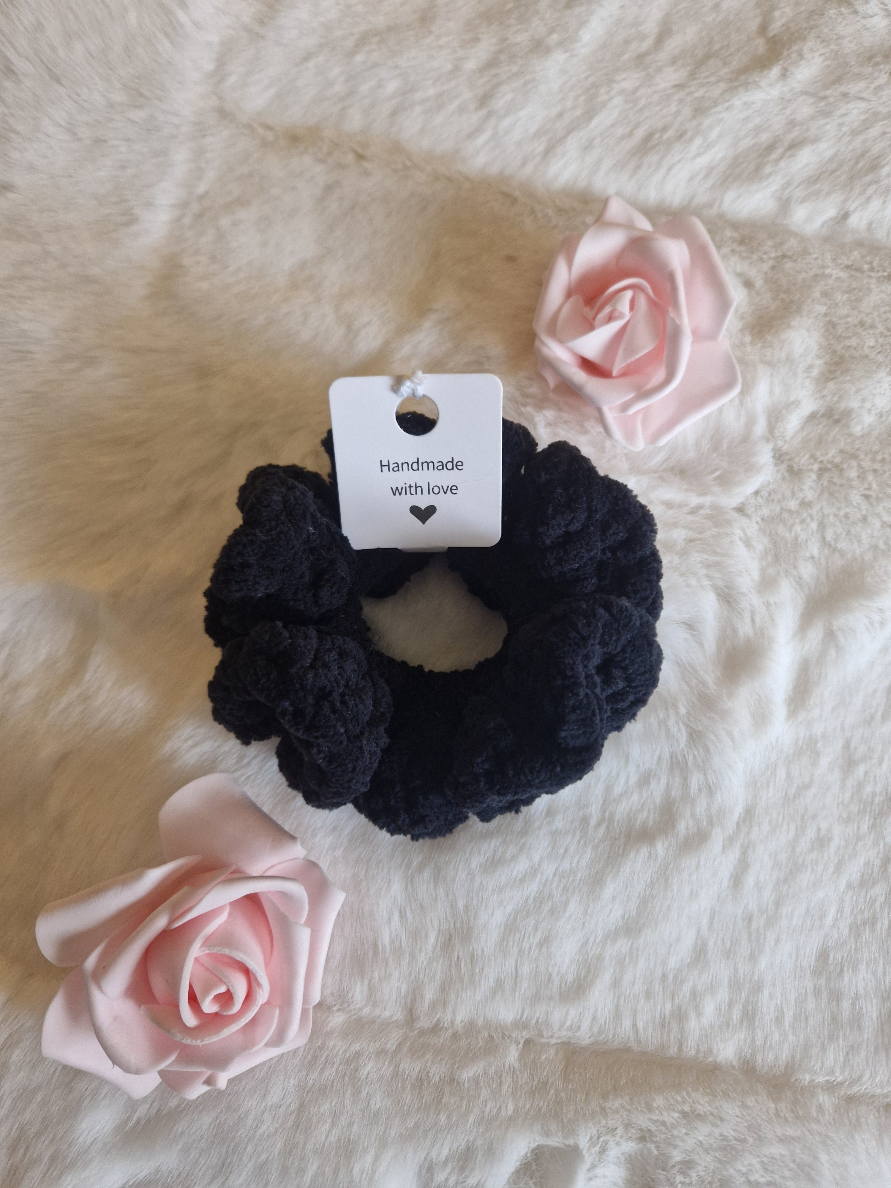 🎀 Häkel-Scrunchie (Schwarz) „Velluto-Traum“ – Luxus pur für dein Haar