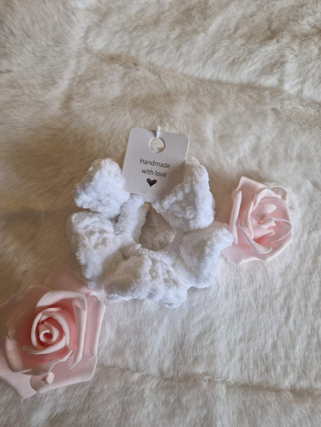 🎀 Häkel-Scrunchie (Weiß) „Velluto-Traum“ – Luxus pur für dein Haar