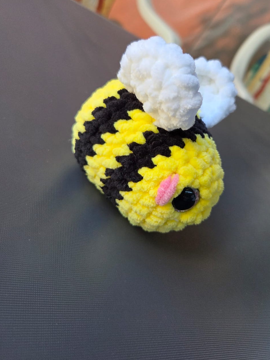 🐝 Süße Häkelbiene – Dein handgemachter Kuschelfreund
