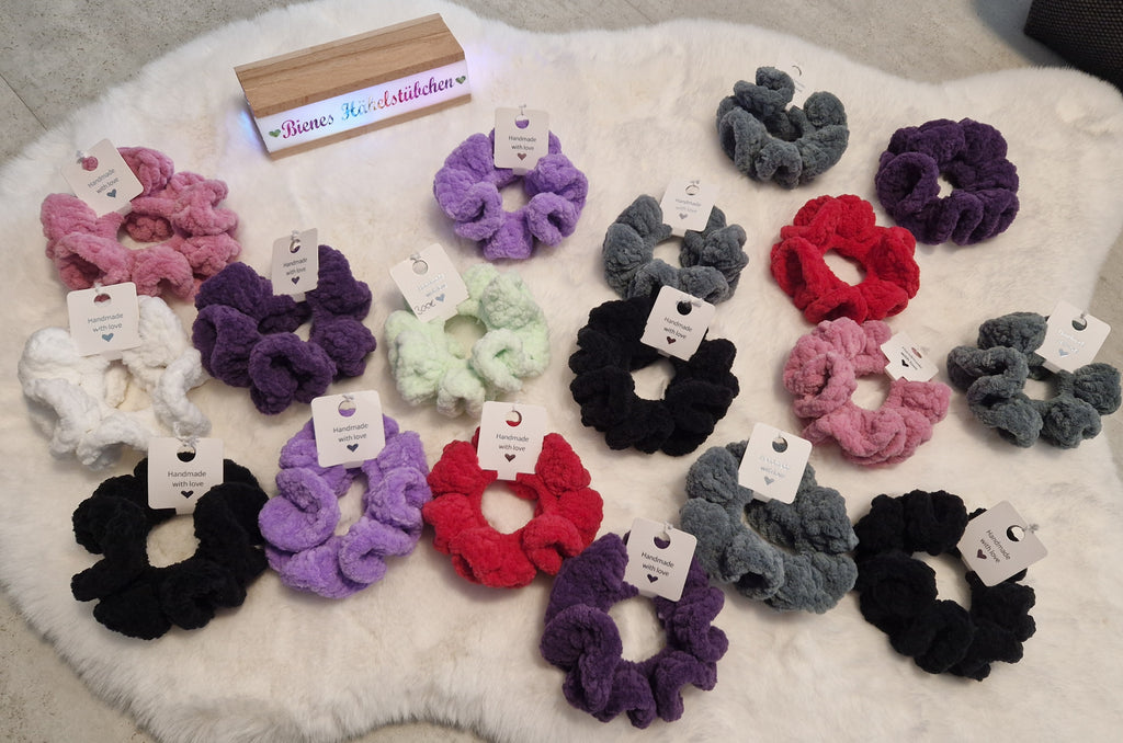 🎀 Häkel-Scrunchie (Grau) „Velluto-Traum“ – Luxus pur für dein Haar